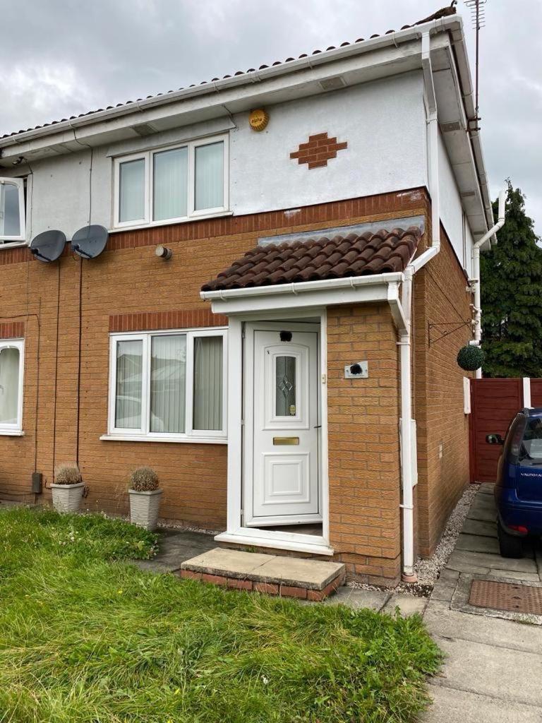 Villa New Build House Near Trafford Centre With Drive Mánchester Exterior foto