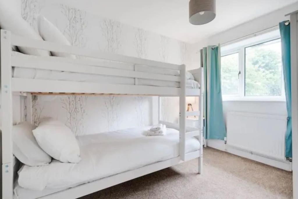 Villa New Build House Near Trafford Centre With Drive Mánchester Exterior foto